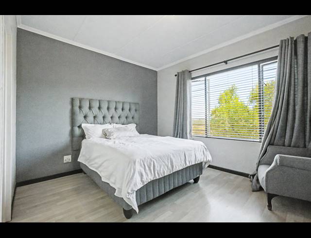 2 BEDROOM APARTMENT FOR SALE IN SUNNINGHILL